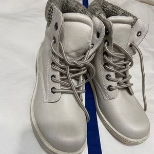 White target boots *new